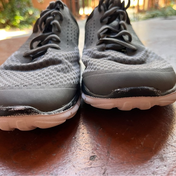 CHAMPION RUNNING SNEAKERS - Picture 2 of 11